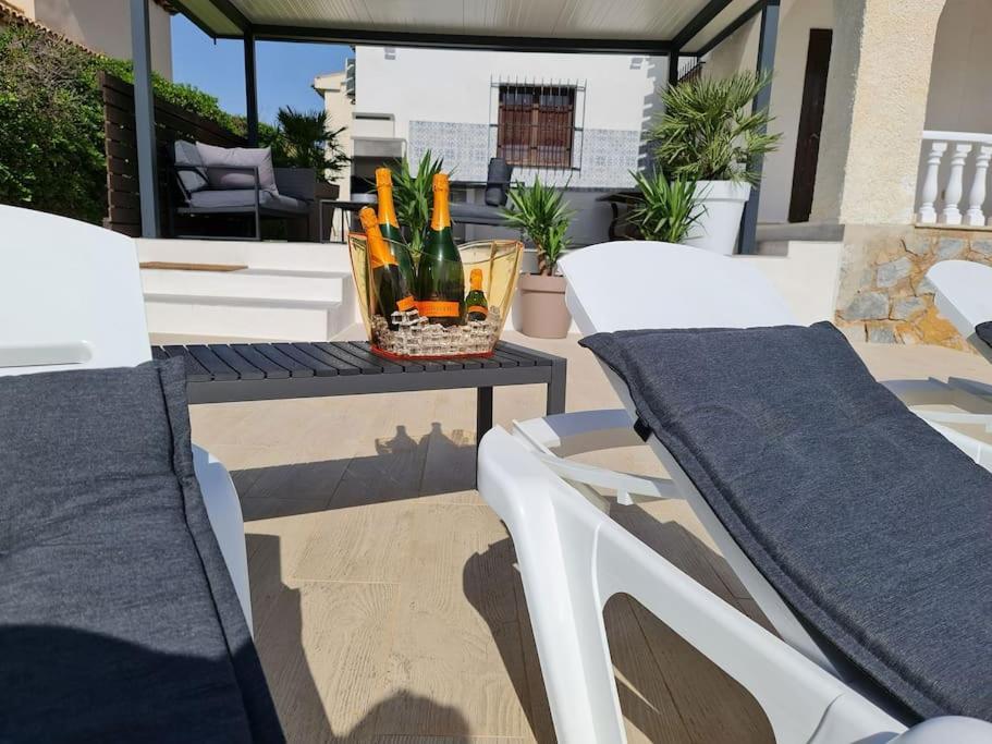 Villa On The Beach Playa Flamenca โอริอุเอลา ภายนอก รูปภาพ