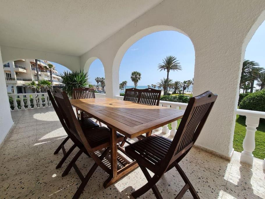 Villa On The Beach Playa Flamenca โอริอุเอลา ภายนอก รูปภาพ