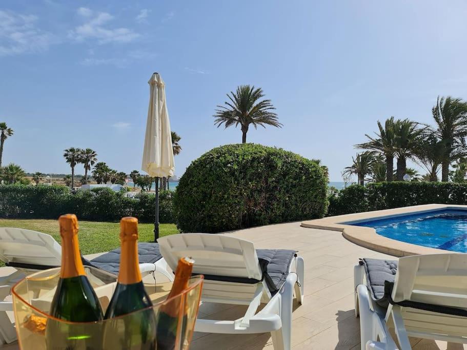 Villa On The Beach Playa Flamenca โอริอุเอลา ภายนอก รูปภาพ