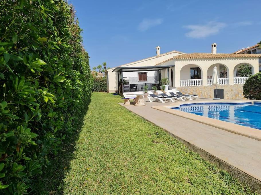 Villa On The Beach Playa Flamenca โอริอุเอลา ภายนอก รูปภาพ