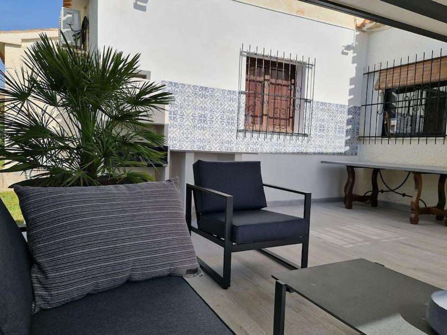 Villa On The Beach Playa Flamenca โอริอุเอลา ภายนอก รูปภาพ