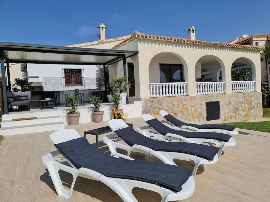 Villa On The Beach Playa Flamenca โอริอุเอลา ภายนอก รูปภาพ