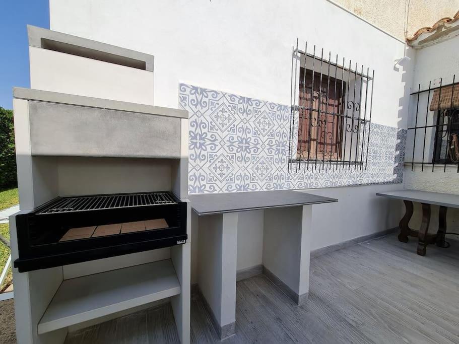 Villa On The Beach Playa Flamenca โอริอุเอลา ภายนอก รูปภาพ