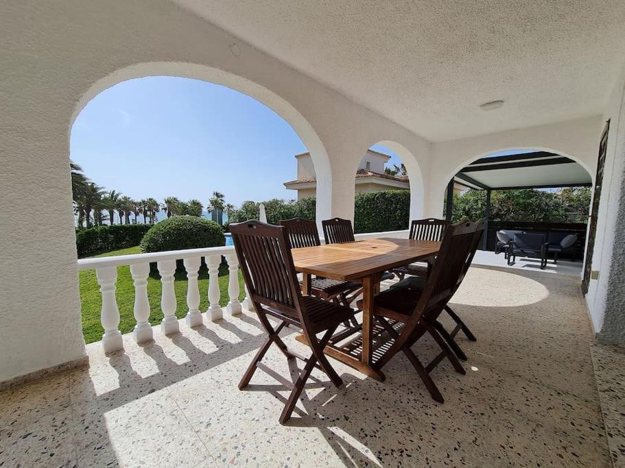 Villa On The Beach Playa Flamenca โอริอุเอลา ภายนอก รูปภาพ