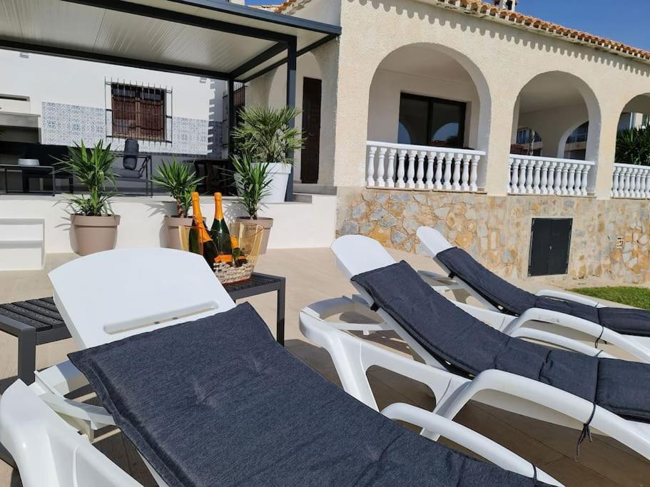 Villa On The Beach Playa Flamenca โอริอุเอลา ภายนอก รูปภาพ