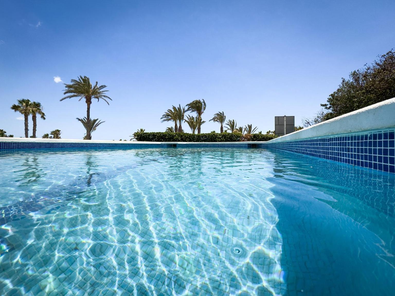 Villa On The Beach Playa Flamenca โอริอุเอลา ภายนอก รูปภาพ
